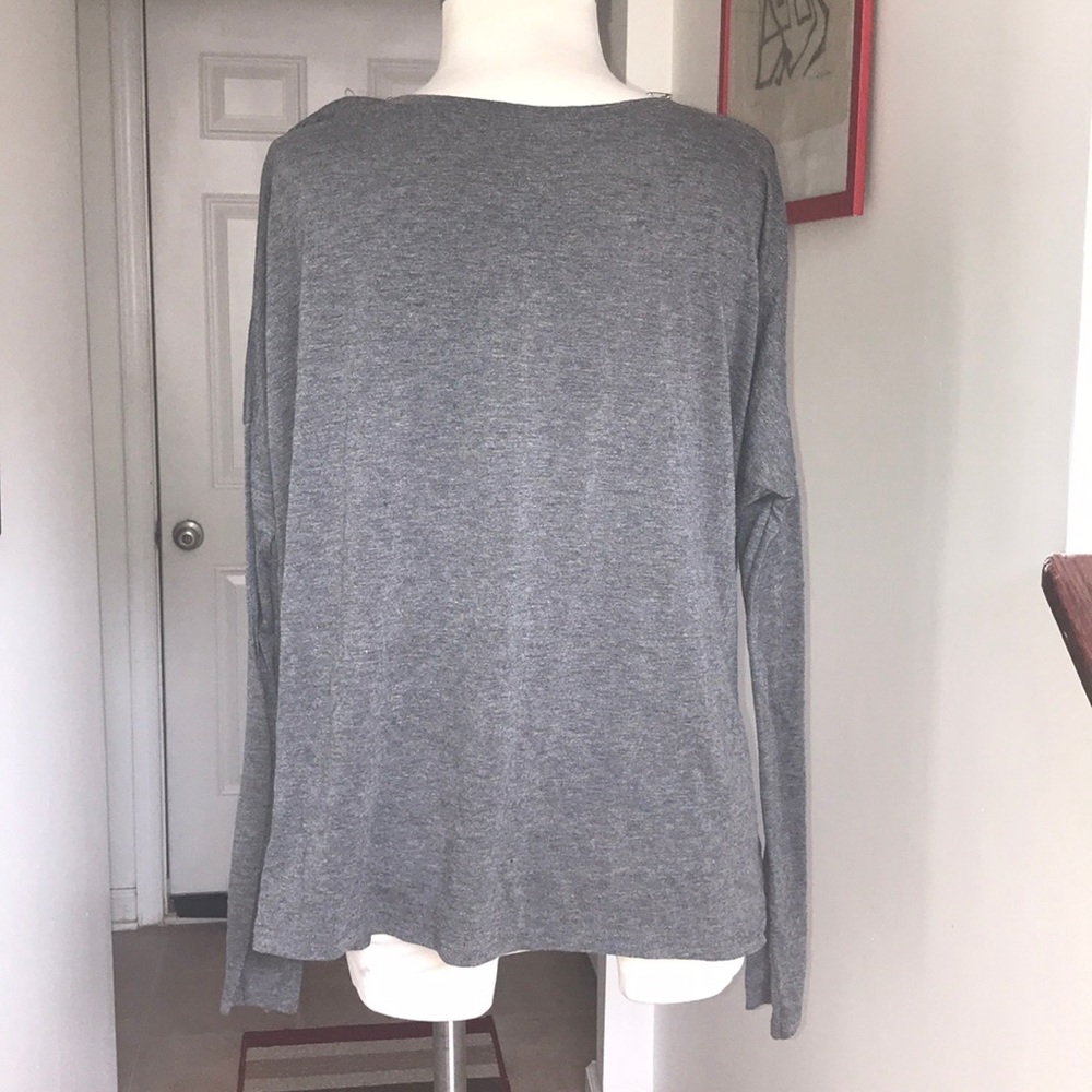 BrandyMelville Gray Top 😘😘 - Picture 3 of 6